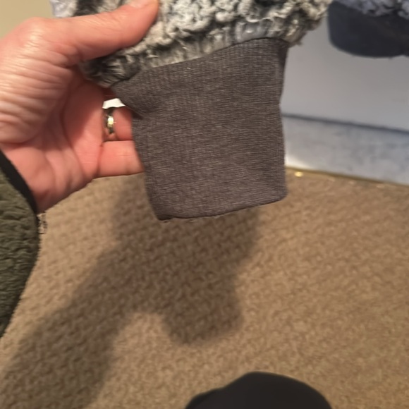 Express fuzzy 1/4 zip Sherpa - Picture 4 of 8